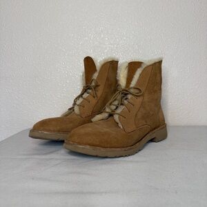 UGG Women's Quincy lace-up boot in chestnut suede with shearling lining size 9